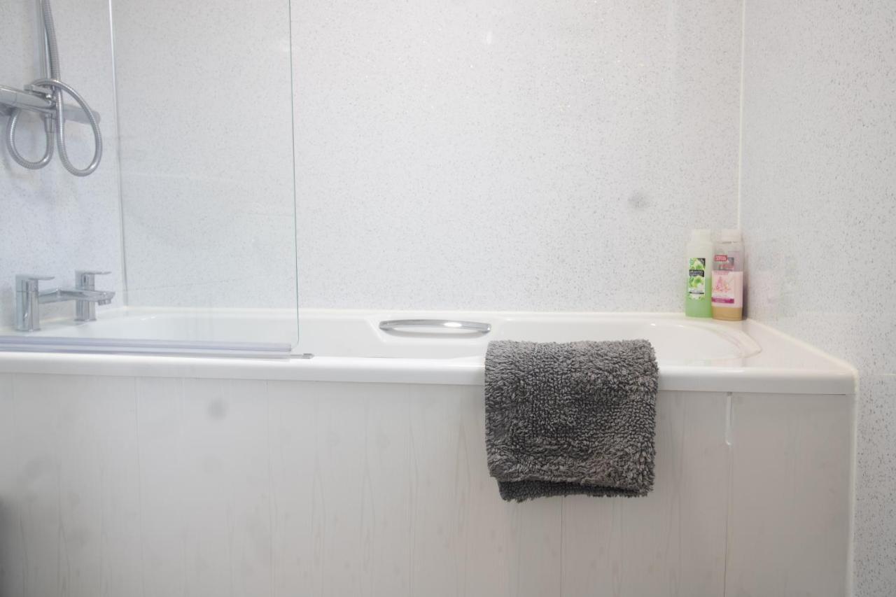 Adrian House, Near Hospital, Easy Parking + Garden Apartment Carlisle  Exterior foto